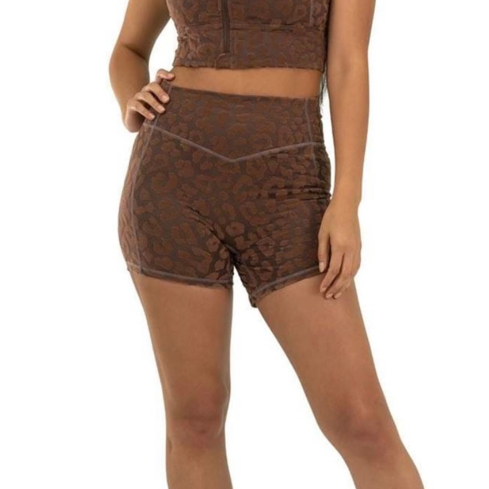 Balance Athletica Lux Short Panther Earth